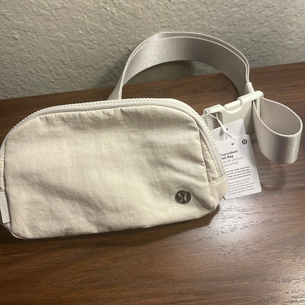 NWT Lululemon Everywhere Belt Bag in white!
